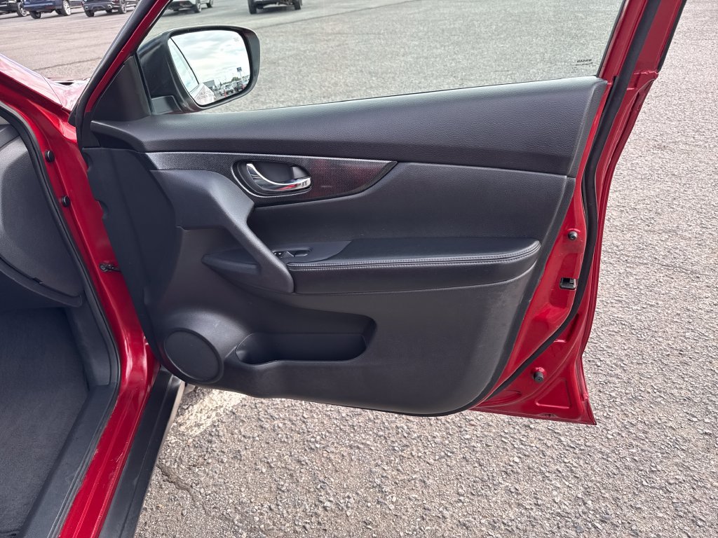 Used 2014 Nissan Rogue SL AWD/4WD image 34