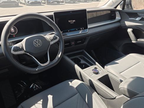 New 2026 Volkswagen Tiguan SE AWD/4WD image 14
