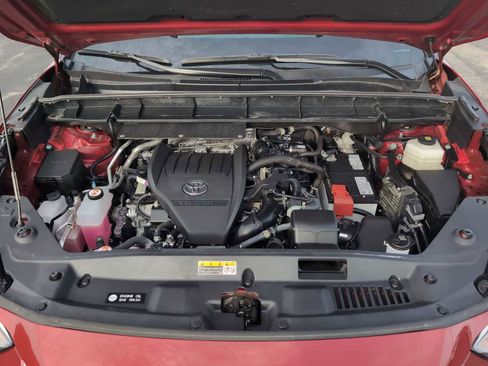 Used 2024 Toyota Highlander XLE FWD image 31