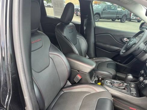Used 2021 Jeep Cherokee Trailhawk w/ Technology Group AWD/4WD image 46