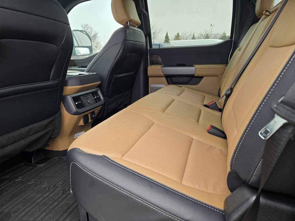 Used 2024 Ford F350 Lariat w/ Lariat Ultimate Package AWD/4WD image 12