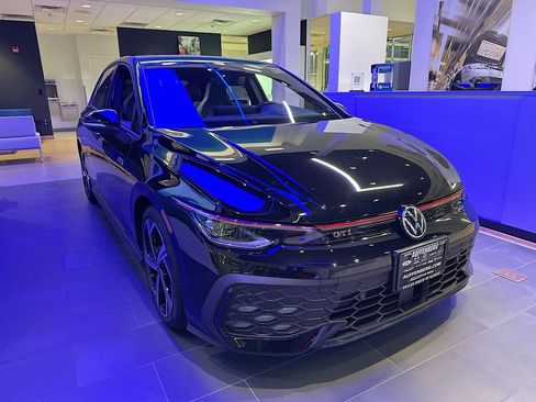 New 2026 Volkswagen GTI SE image 1