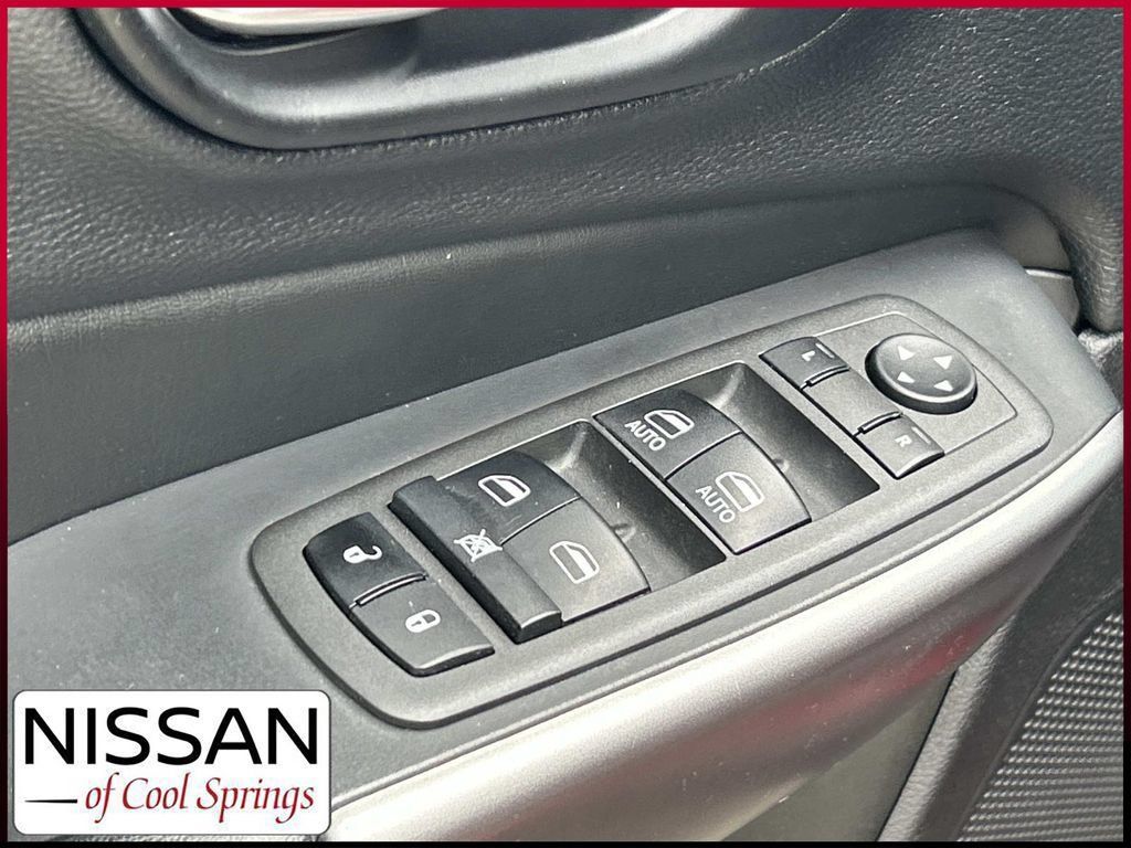 Used 2021 Jeep Cherokee Latitude AWD/4WD image 17