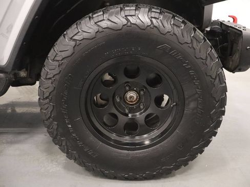 Used 2020 Jeep Gladiator Rubicon w/ Dual Top Group AWD/4WD image 25