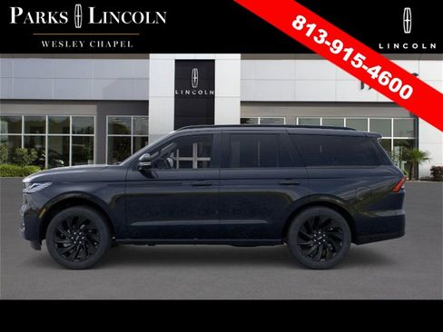 New 2026 Lincoln Navigator Reserve w/ Jet Appearance Package image 3