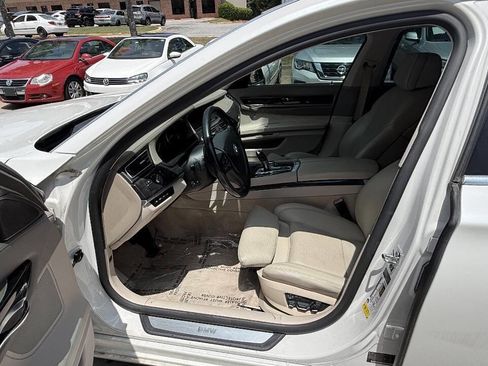 Used 2009 BMW 750Li RWD image 23