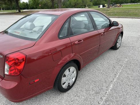 Used 2007 Suzuki Forenza Sedan image 7