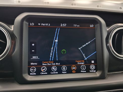 Used 2020 Jeep Wrangler Unlimited Sahara AWD/4WD image 3