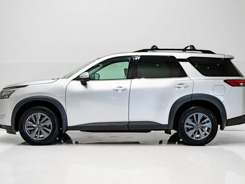 Used 2023 Nissan Pathfinder SV AWD/4WD image 31