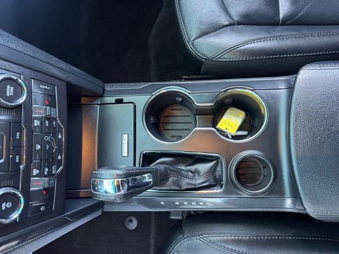 Used 2016 Ford Explorer XLT w/ Equipment Group 202A image 15