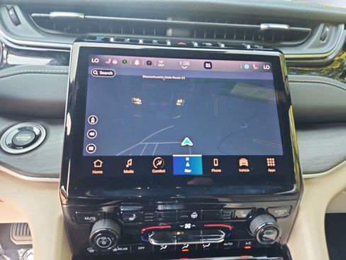 Used 2023 Jeep Grand Cherokee 4WD 4xe image 11