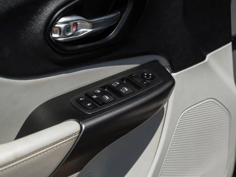 Used 2021 Jeep Cherokee Latitude Lux w/ Sun & Sound Group image 41