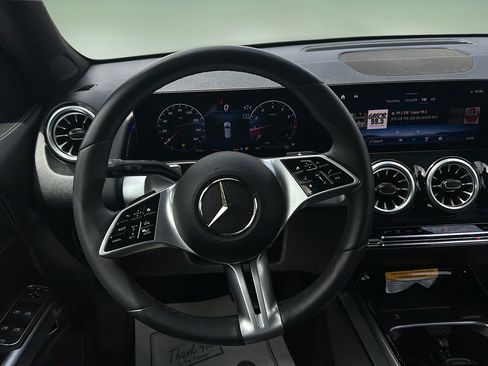 Used 2024 Mercedes-Benz GLB 250 4MATIC image 15
