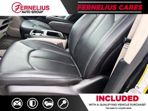 Used 2024 Chrysler Pacifica Limited FWD image 9