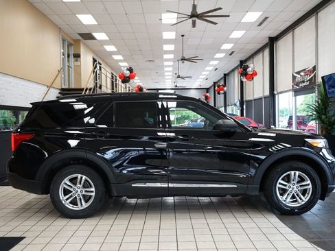 Used 2020 Ford Explorer XLT w/ Equipment Group 202A AWD/4WD image 17