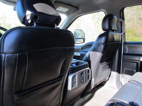 Used 2017 Ford F350 Lariat w/ Chrome Package image 34