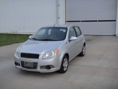 Used 2011 Chevrolet Aveo5 LT w/ Power and Convenience Package image 2