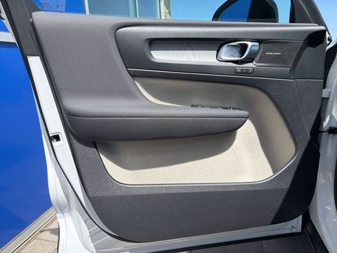New 2026 Volvo XC40 B5 Ultra w/ Climate Package AWD/4WD image 18