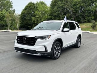 Used 2025 Honda Pilot Touring video 3