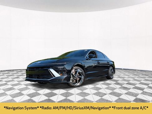 Used 2025 Hyundai Sonata SEL FWD image 2