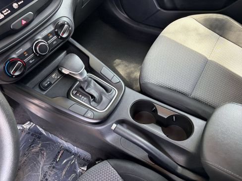 Used 2025 Kia Soul LX w/ LX Technology Package FWD image 38