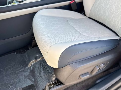 New 2026 Kia Carnival SX image 18