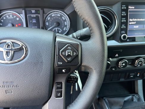 Used 2020 Toyota Tacoma TRD Sport AWD/4WD image 18