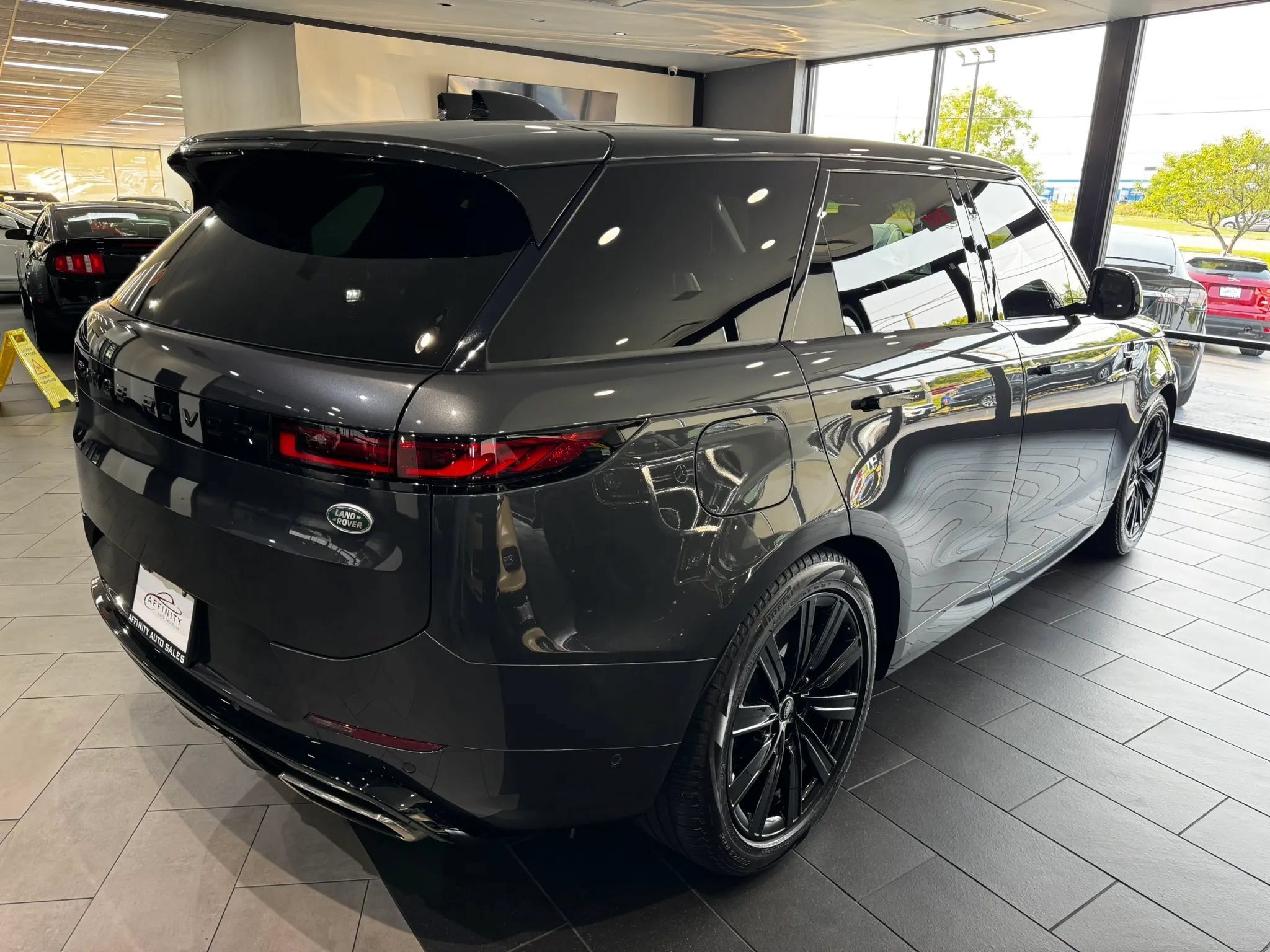 Used 2023 Land Rover Range Rover Sport SE Dynamic AWD/4WD image 5