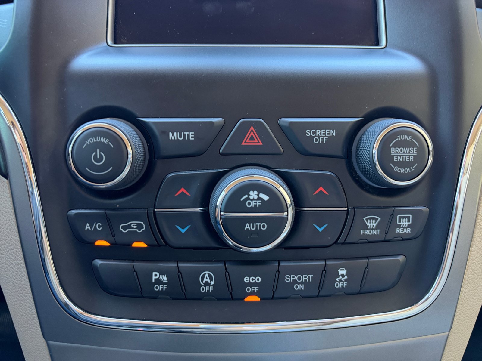 Used 2020 Jeep Grand Cherokee Laredo RWD image 11