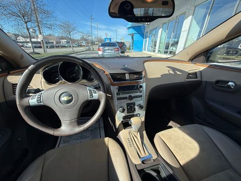 Used 2009 Chevrolet Malibu LT w/ HFV6 Engine Package image 5