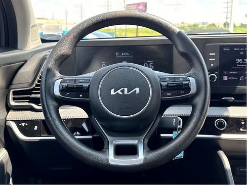 Used 2025 Kia Sportage LX FWD image 14