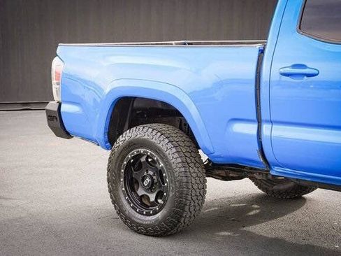 Used 2020 Toyota Tacoma TRD Sport w/ Technology Package AWD/4WD image 5
