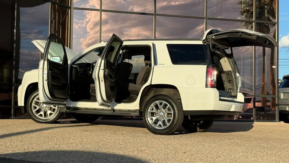 Used 2016 GMC Yukon SLE w/ Convenience Package AWD/4WD image 29