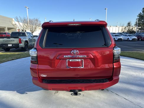 Used 2018 Toyota 4Runner SR5 Premium image 9