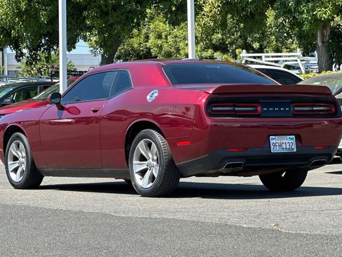 Used 2018 Dodge Challenger SXT RWD image 6