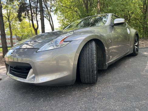 Used 2009 Nissan 370Z Touring w/ Sport Pkg RWD image 3
