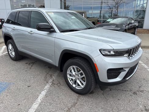 New 2026 Jeep Grand Cherokee Laredo AWD/4WD image 6