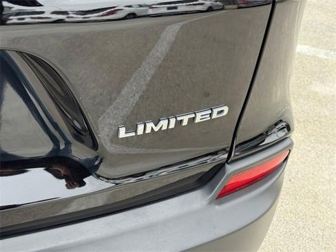 Used 2022 Jeep Cherokee Limited image 10