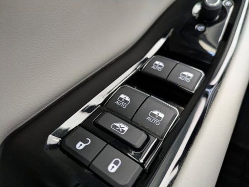 Used 2022 Jeep Grand Cherokee Overland AWD/4WD image 25