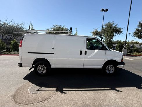 Used 2017 GMC Savana 2500 RWD image 6