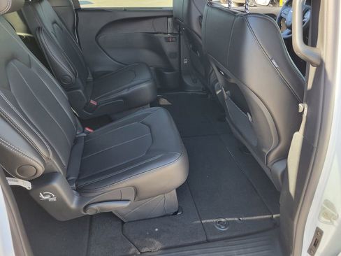 New 2026 Chrysler Pacifica Select w/ S Appearance Package image 17