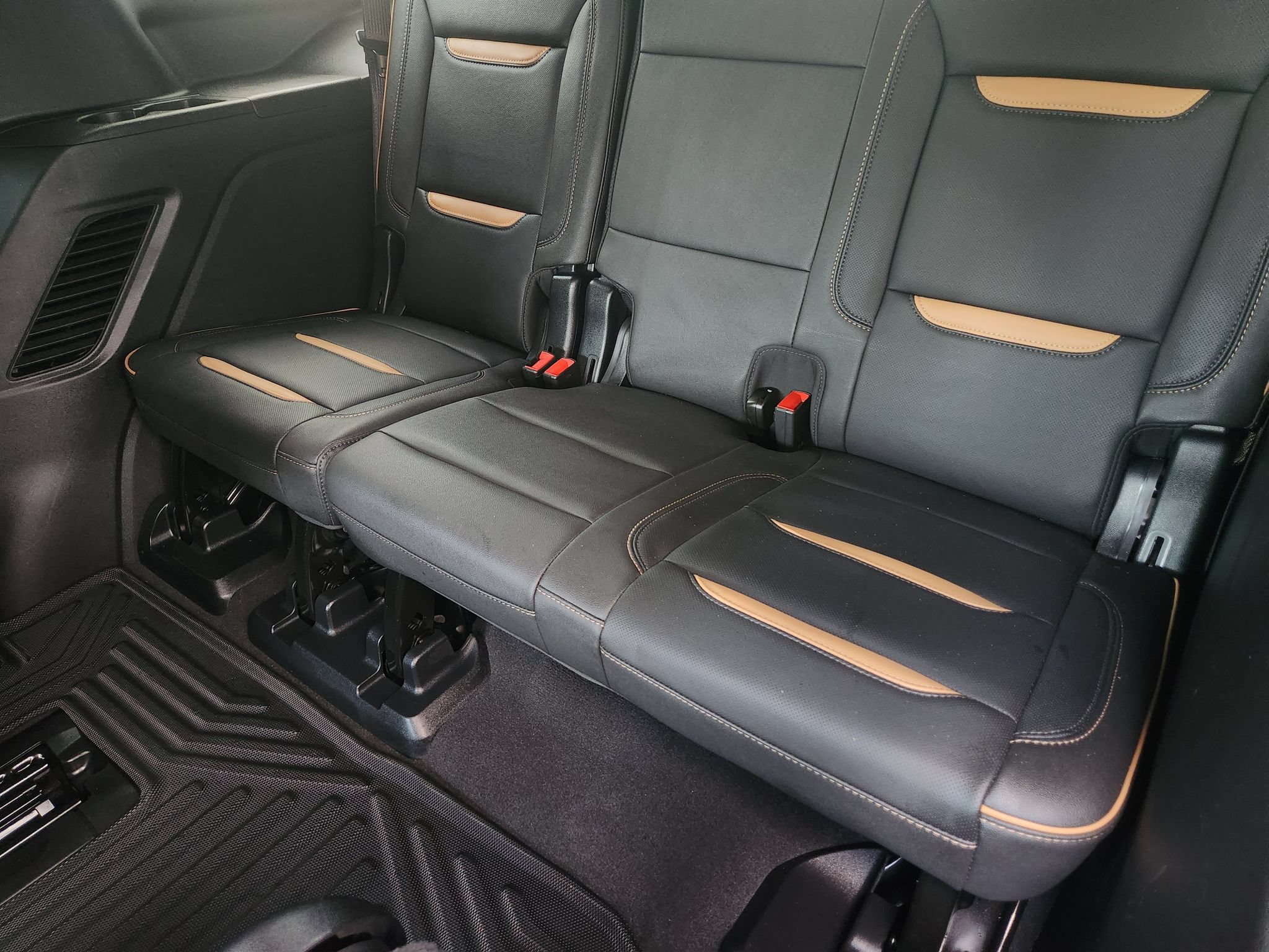 Used 2024 GMC Yukon AT4 w/ Technology Package AWD/4WD image 31