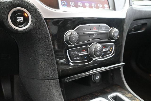 Used 2020 Chrysler 300 Limited RWD image 3