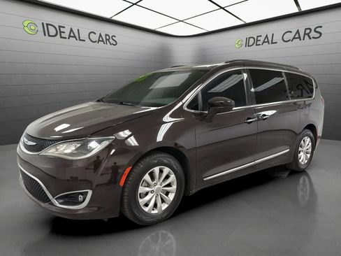 Used 2017 Chrysler Pacifica Touring-L FWD image 1