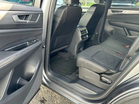 Used 2024 Volkswagen Atlas Cross Sport SE image 38