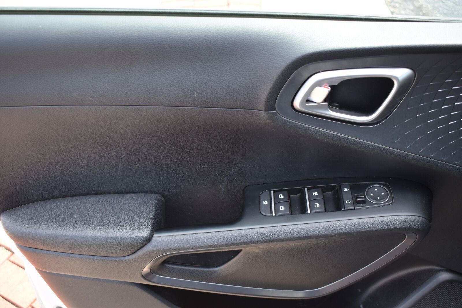 Used 2021 Kia Soul S FWD image 19