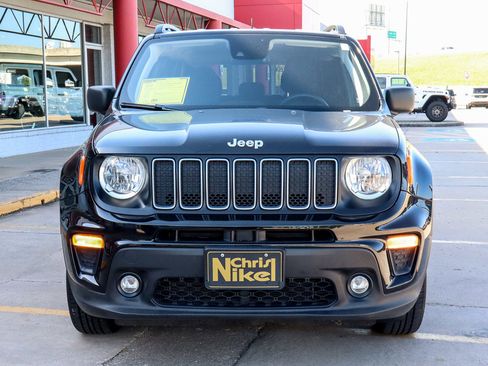 Used 2022 Jeep Renegade Latitude AWD/4WD image 3