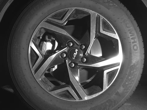 Used 2025 Kia Sportage LX FWD image 12