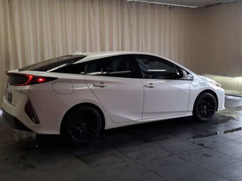 Used 2020 Toyota Prius Prime LE image 3