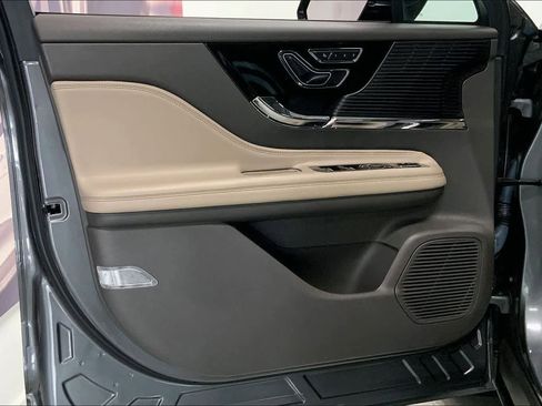 Used 2022 Lincoln Corsair AWD w/ Premium Package image 24